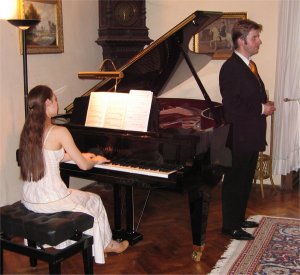 Daniel Johannsen (Tenor) und Elena Larina (Klavier)