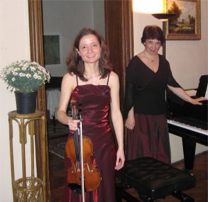 Valya Dervenska (Violine) und Nadja Watcheva-Höbarth (Klavier)