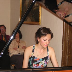 Zsuzsa Varga, Klavier